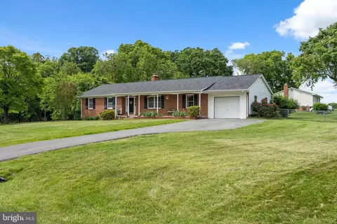 Exterior - 5598 Dover Ct, Frederick, MD 21703 photo 6 of 7