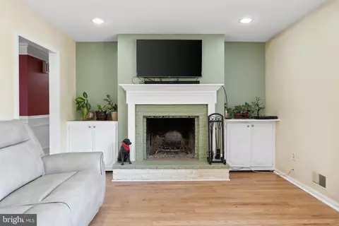 Living - 5598 Dover Ct, Frederick, MD 21703 photo 2 of 2