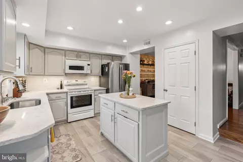 Kitchen - 8294 Waterside Ct, Frederick, MD 21701 photo 2 of 5