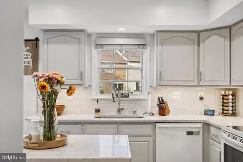 Kitchen - 8294 Waterside Ct, Frederick, MD 21701 photo 4 of 5