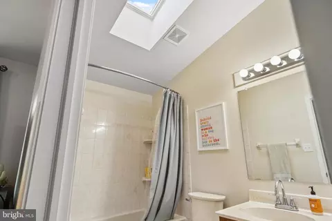 Bath - 8294 Waterside Ct, Frederick, MD 21701 photo 2 of 6