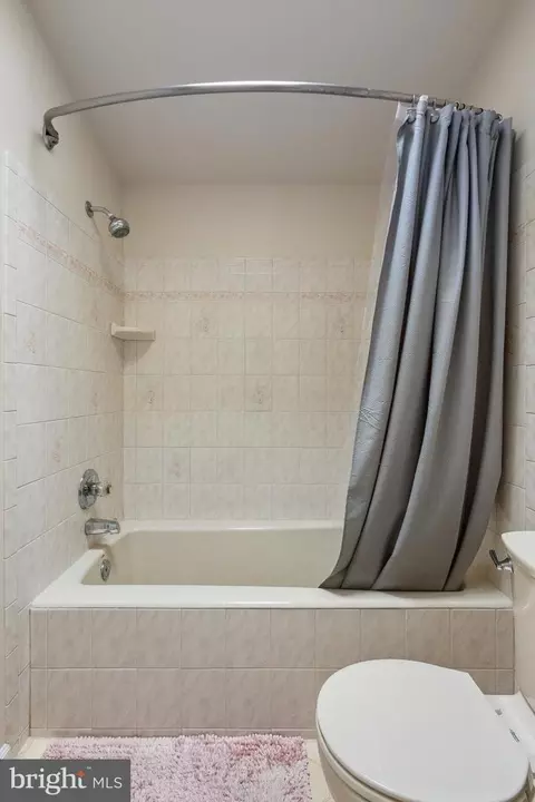 Bath - 8294 Waterside Ct, Frederick, MD 21701 photo 4 of 6