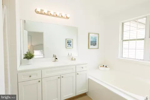 Bath - 2613 Caulfield Ct, Frederick, MD 21701 photo 1 of 7