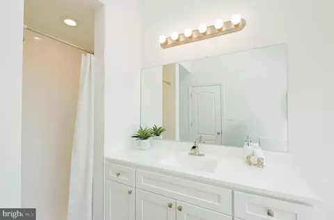 Bath - 2613 Caulfield Ct, Frederick, MD 21701 photo 2 of 7