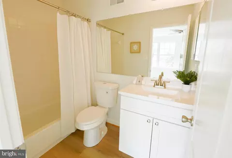 Bath - 2613 Caulfield Ct, Frederick, MD 21701 photo 3 of 7