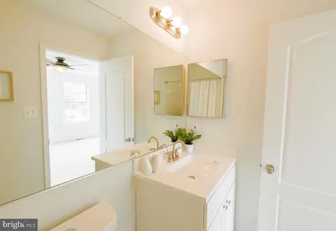 Bath - 2613 Caulfield Ct, Frederick, MD 21701 photo 4 of 7