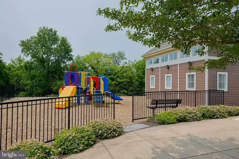 Exterior - 2613 Caulfield Ct, Frederick, MD 21701 photo 11 of 18