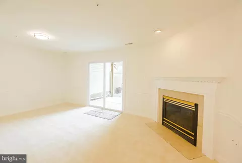 Living - 2613 Caulfield Ct, Frederick, MD 21701 photo 4 of 7