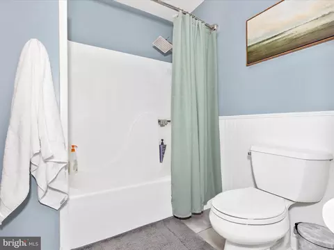 Bath - 6830 Acacia Ct, Frederick, MD 21703 photo 3 of 5