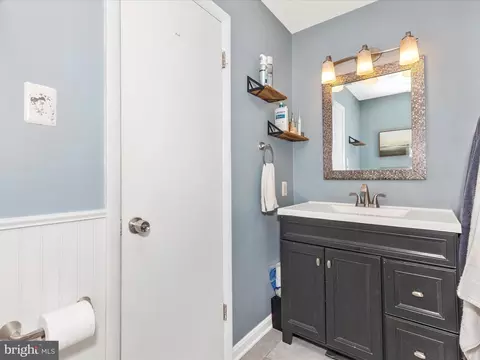 Bath - 6830 Acacia Ct, Frederick, MD 21703 photo 4 of 5