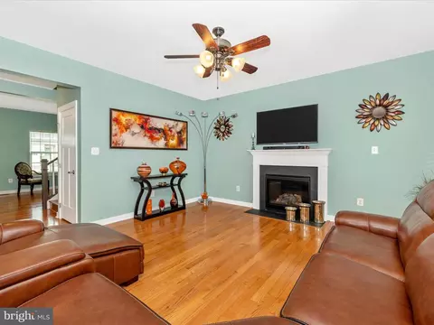 Living - 2004 Quandary Dr, Frederick, MD 21702 photo 2 of 4