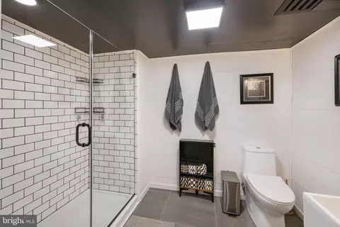 Bath - 514 Culler Ave, Frederick, MD 21701 photo 2 of 3