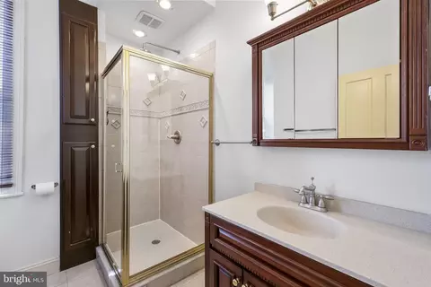 Bath - 12 E 3rd St, Frederick, MD 21701 photo 2 of 4