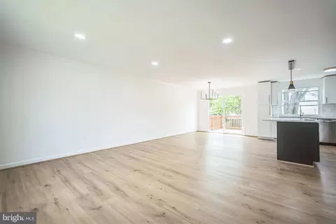Living - 1797 Valleyside Dr, Frederick, MD 21702 photo 2 of 4
