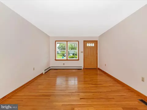 9203 Oak Tree Cir, Frederick, MD 21701 photo 14