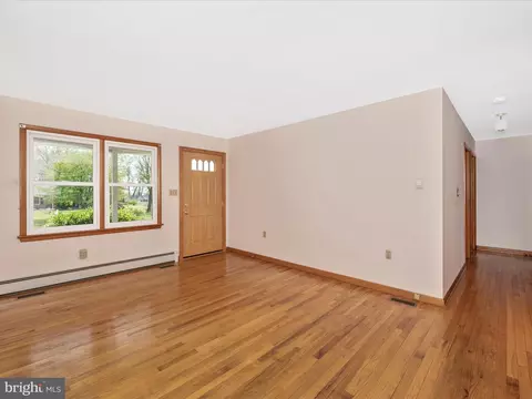 9203 Oak Tree Cir, Frederick, MD 21701 photo 16