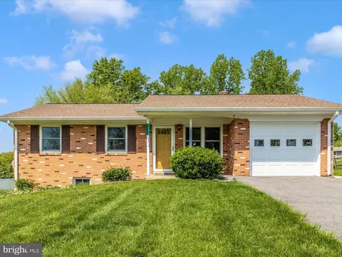9203 Oak Tree Cir, Frederick, MD 21701 photo 3
