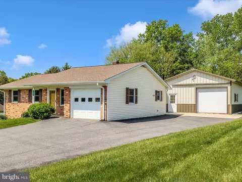 9203 Oak Tree Cir, Frederick, MD 21701 photo 2