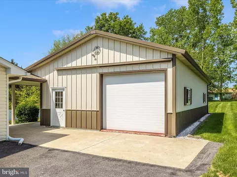 9203 Oak Tree Cir, Frederick, MD 21701 photo 5