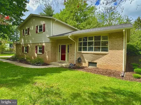 7006 Summerfield Dr, Frederick, MD 21702 photo 2