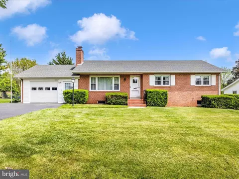 3887 Shadywood Dr, Jefferson, MD 21755