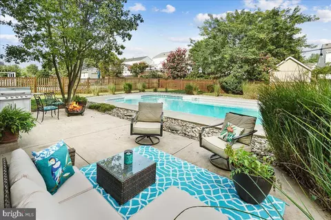 106 Greenwich Dr, Walkersville, MD 21793