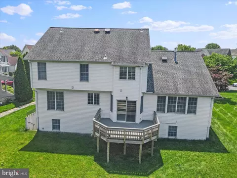 Exterior - 1033 Lindfield Dr, Frederick, MD 21702 photo 7 of 8
