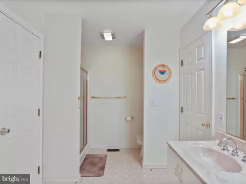Bath - 1033 Lindfield Dr, Frederick, MD 21702 photo 4 of 5