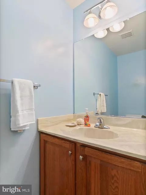 Bath - 1033 Lindfield Dr, Frederick, MD 21702 photo 1 of 5