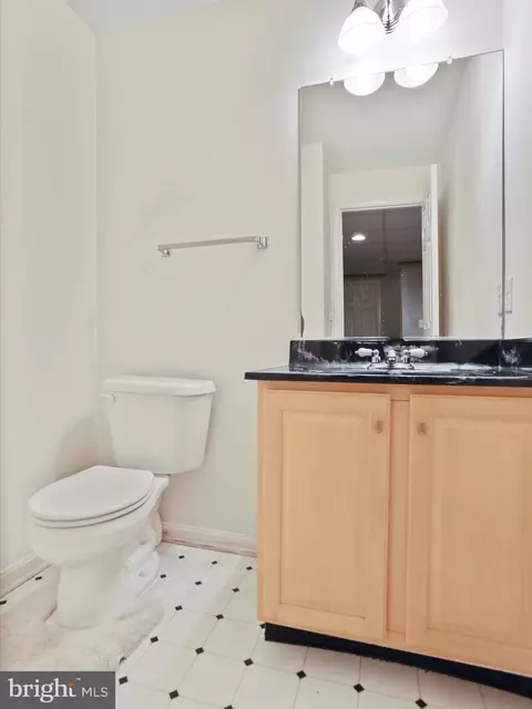Bath - 1033 Lindfield Dr, Frederick, MD 21702 photo 2 of 5