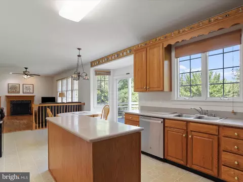 Kitchen - 1033 Lindfield Dr, Frederick, MD 21702 photo 2 of 5