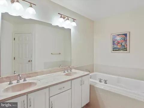 Bath - 1033 Lindfield Dr, Frederick, MD 21702 photo 3 of 5