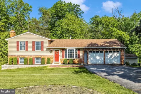 3003 Sunflower Dr, Ijamsville, MD 21754