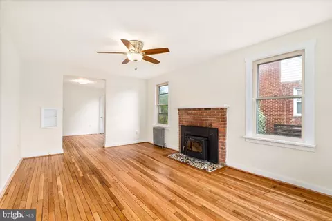 Living - 603 Lee Pl, Frederick, MD 21702 photo 1 of 6