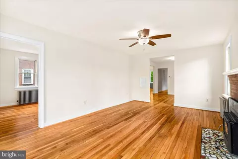 Living - 603 Lee Pl, Frederick, MD 21702 photo 2 of 6