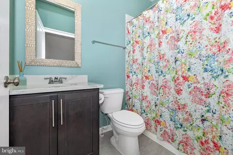 Bath - 5609 Zoe Ln, Frederick, MD 21704 photo 4 of 5