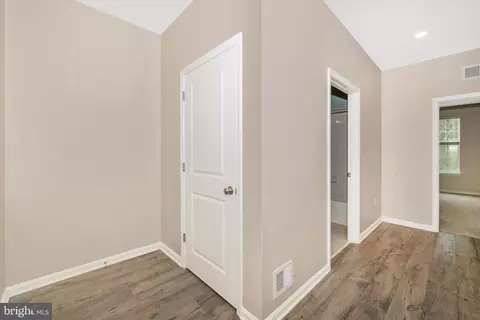 Entry Way - 5609 Zoe Ln, Frederick, MD 21704 photo 5 of 6