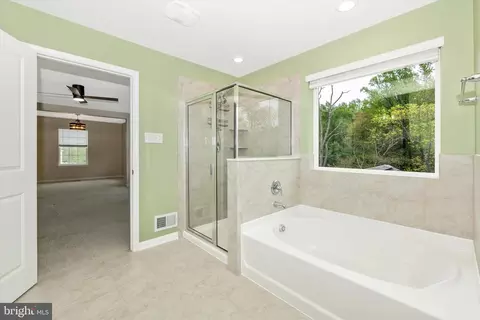 Bath - 5609 Zoe Ln, Frederick, MD 21704 photo 3 of 5