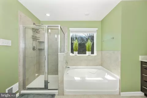Bath - 5609 Zoe Ln, Frederick, MD 21704 photo 1 of 5