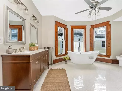 Bath - 18 Clarke Pl, Frederick, MD 21701 photo 3 of 7