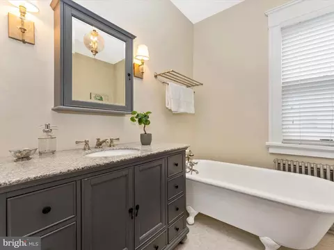 Bath - 18 Clarke Pl, Frederick, MD 21701 photo 6 of 7