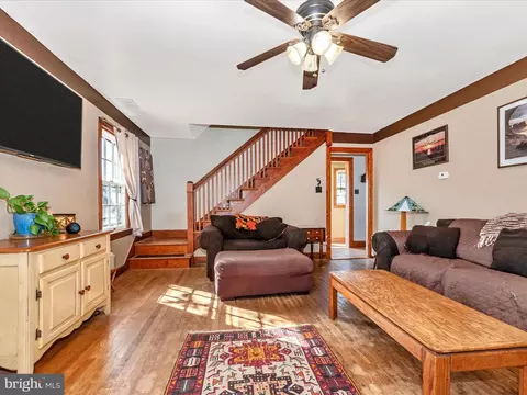 Living - 6103 Jefferson Pike, Frederick, MD 21703 photo 4 of 5