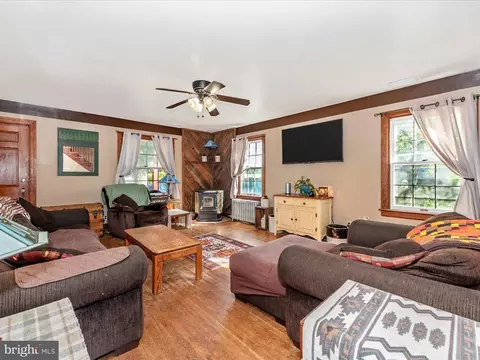 Living - 6103 Jefferson Pike, Frederick, MD 21703 photo 2 of 5