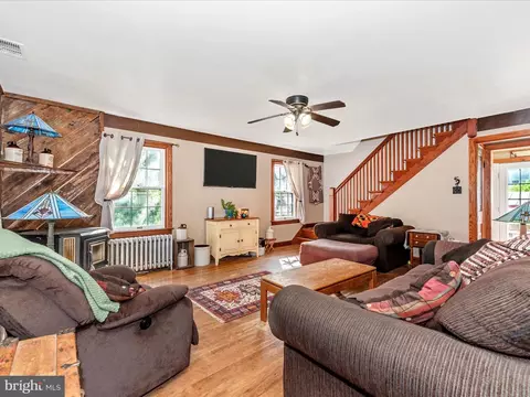 Living - 6103 Jefferson Pike, Frederick, MD 21703 photo 3 of 5