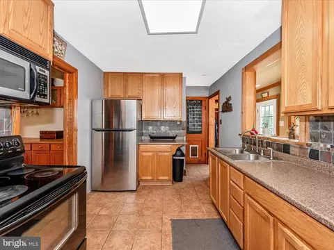 Kitchen - 6103 Jefferson Pike, Frederick, MD 21703 photo 6 of 9