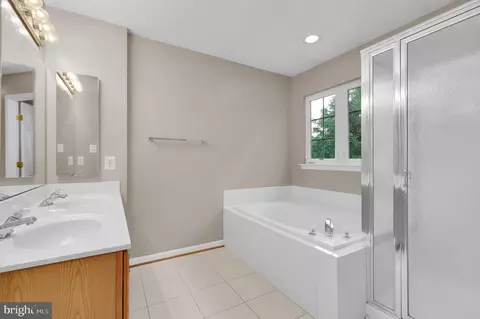 Bath - 9432 Berkley Ln, Frederick, MD 21701 photo 1 of 2