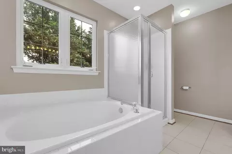 Bath - 9432 Berkley Ln, Frederick, MD 21701 photo 2 of 2