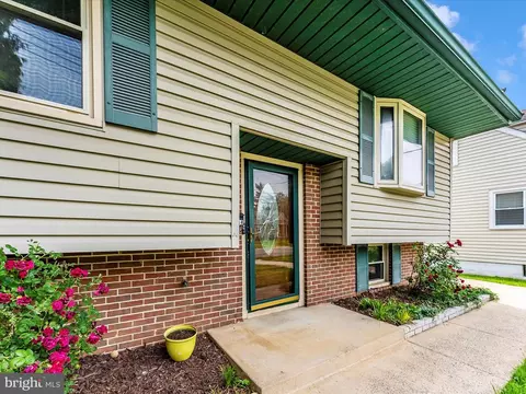 Exterior - 14 Norva Ave, Frederick, MD 21701 photo 2 of 10