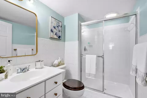 Bath - 3620 Denison St, Frederick, MD 21704 photo 4 of 5
