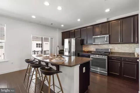 Entry Way - 665 E Church St #B, Frederick, MD 21701 photo 4 of 8